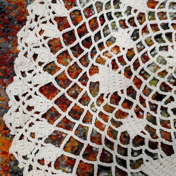 Vintage Handmade Crochet 17" Doilie Dresser Needlecraft Ecru Tabletop 524 - Picture 3 of 6